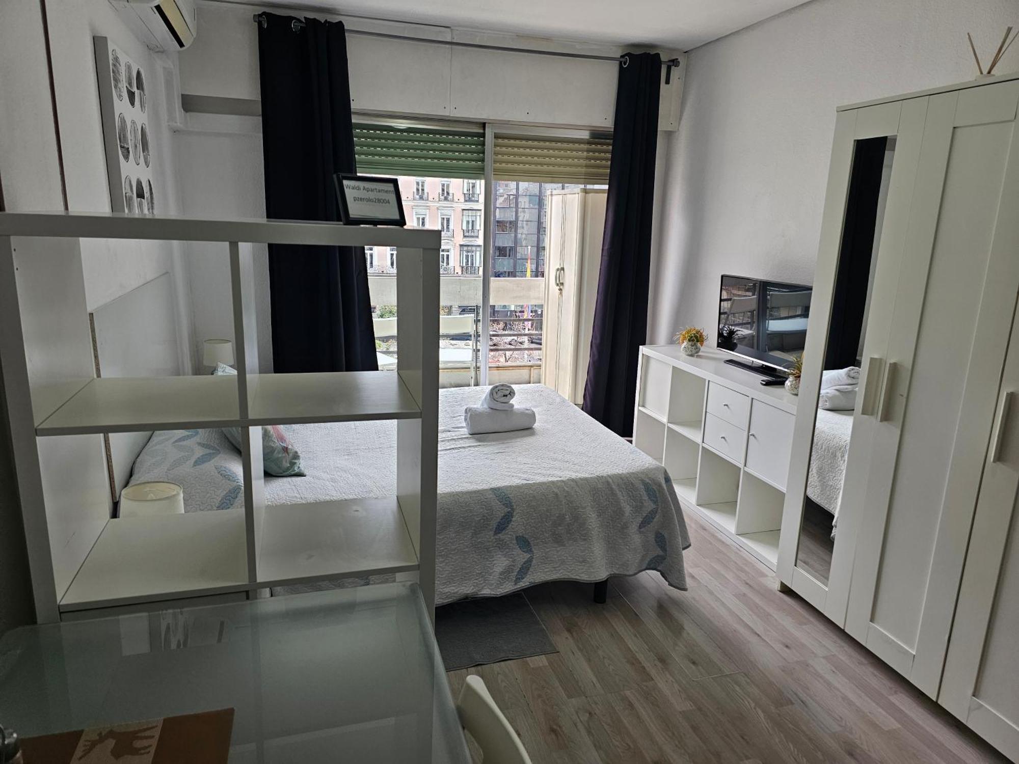 Estudio Doble Con Balcon En Centro * Madri